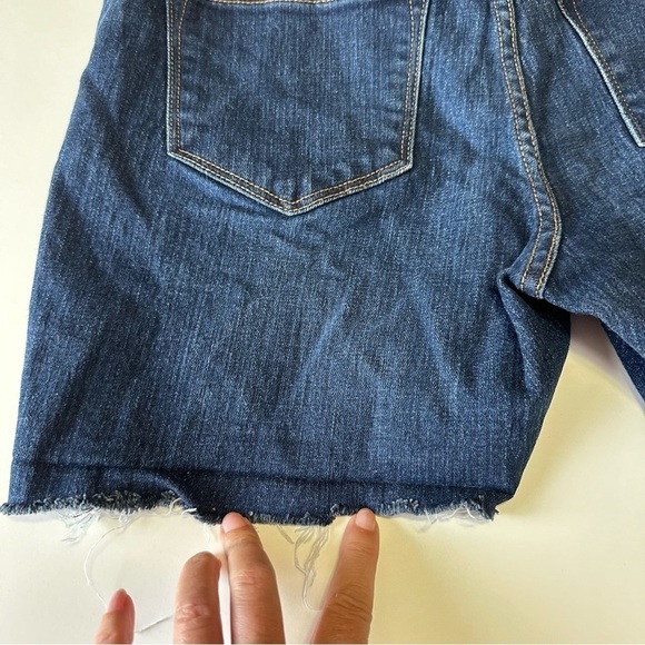 Old Navy Women’s Jean Shorts Denim Midi 10 Stretch 5” DIY Cut Offs Medium Wash - Picture 7 of 10